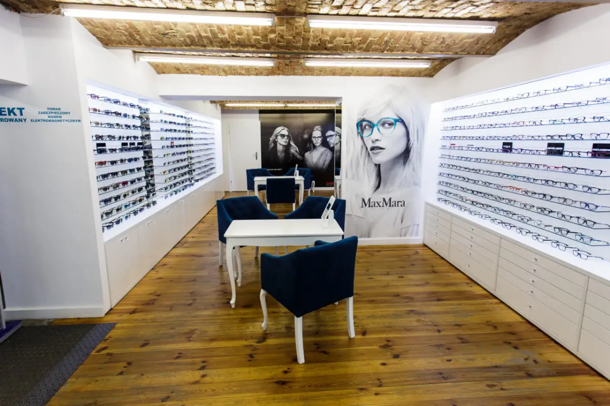 Salon optyczny 4EyesOptyk w Poznaniu przy ulicy Półwiejskiej Salon optyczny 4EyesOptyk w Poznaniu przy ulicy Półwiejskiej